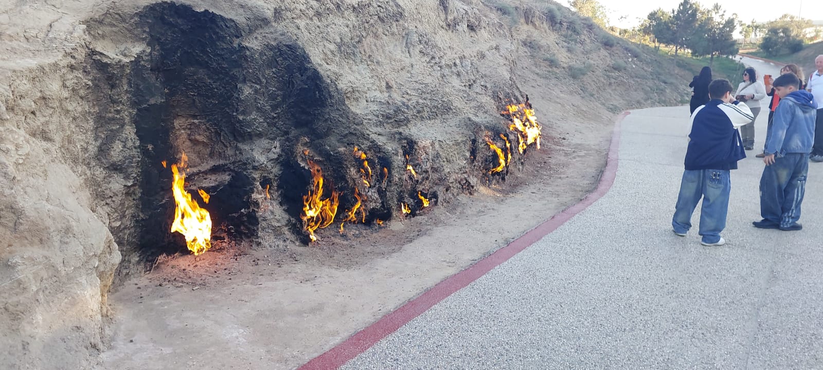 טיול לאזרבייג'ן באקו וארץ האש – יומן מסע יום 5 2 ההר הבוער יאנארדאג באזרבייג'ן – טיול לאזרבייג'ן באקו וארץ האש ותופעת הבעירה הטבעית של ארץ האש