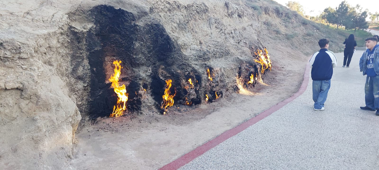 ההר הבוער יאנארדאג – טיול לאזרבייג'ן באקו וארץ האש ההר הבוער יאנארדאג – טיול לאזרבייג'ן באקו וארץ האש